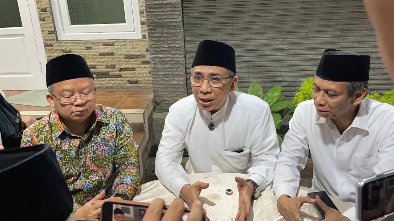 TEGAS: Ketua Umum PBNU KH Yahya Cholil Staquf usai menghadiri silaturahmi PBNU di Pesantren Tebuireng, Jombang, Sabtu (6/12).