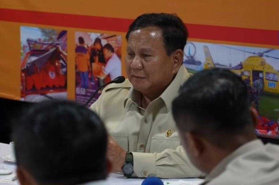 Presiden Prabowo Subianto saat menutup rapat terbatas penanganan bencana Sumatera di Banda Aceh, Minggu (7/12/2025). (Tangkapan layar Kanal YouTube Sekretariat Presiden)