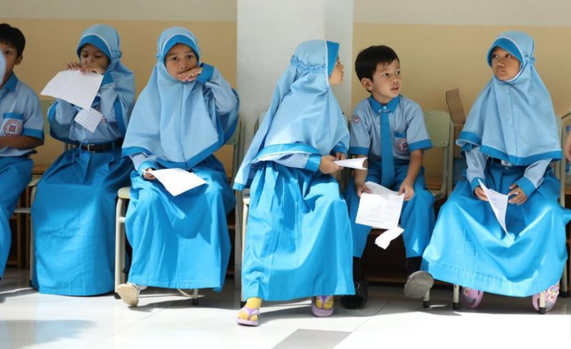 Foto: Suasana anak-anak beraktifitas di sekolah Prestasi Global, Pancoran Mas, Depok, Senin (4/8/2025). (CNBC Indonesia/Tri Susilo)