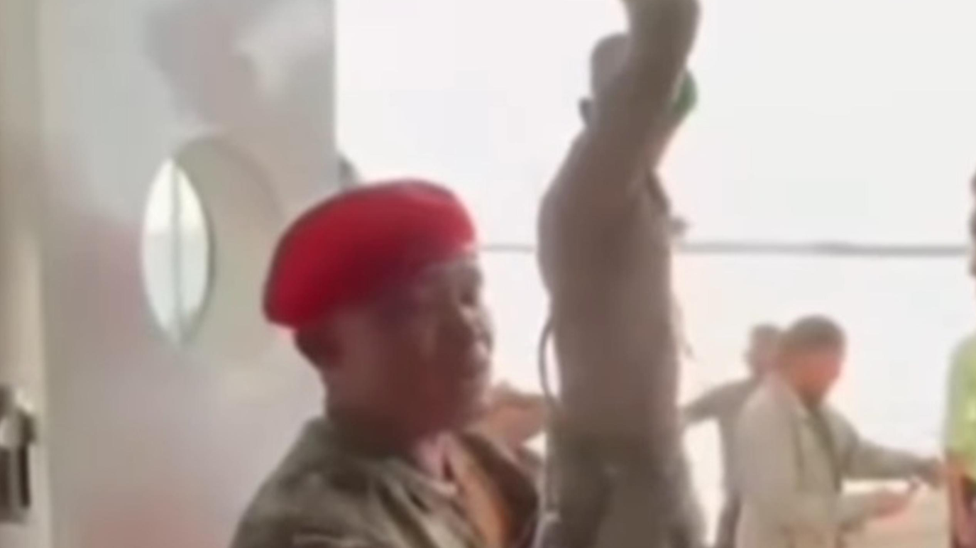 Potongan gambar video yang dinarasikan anggota GAM cegat kapal bantuan untuk meminta jatah. (Liputan6.com/ Dok Ist)