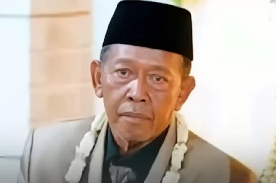 Kakek Tarman resmi ditahan setelah memenuhi undangan pemeriksaan penyidik pada Kamis (4/12/2025) terkait cek mahar Rp 3 miliar.(Surya.co.id)