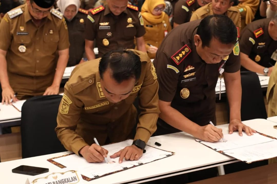 Penandatanganan Kerjasama Bupati Bangkalan dan Kejaksaan Negeri.