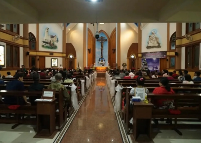Salah satu gereja yang ada di Bangkalan sedang melaksanakan ibadat.