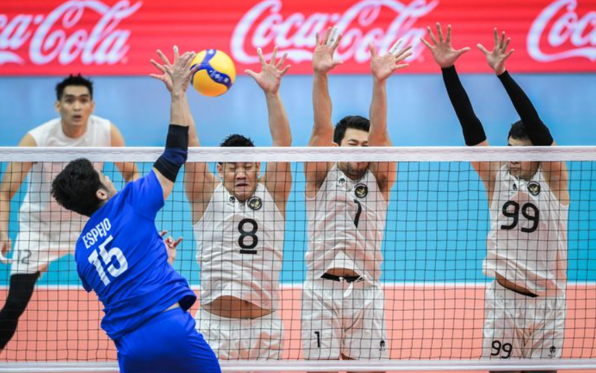 Timnas bola voli putra Indonesia kontra Filipina pada penentuan juara pul B SEA Games 2025 di Indoor Stadium, Hua Mark, Bangkok, Thailand, Selasa (16/12/2025). (SAVA)