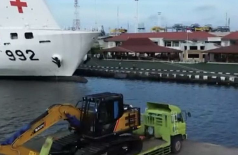 Jhonlin Group Peduli Aceh melakukan pengiriman 10 unit eskavator dan 3 unit truk pengangkut percepatan penanganan pasca bencana banjir di Aceh.(Istimewa)