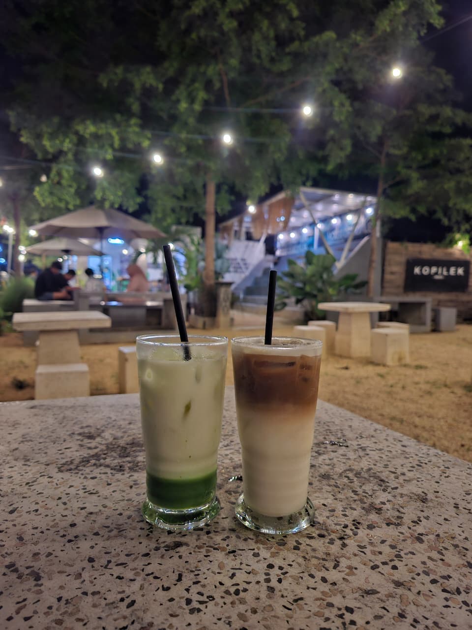 Suasana malam di Kopi Lek, Tanjungbumi, Bangkalan. BAGUS S. DHARMAWAN