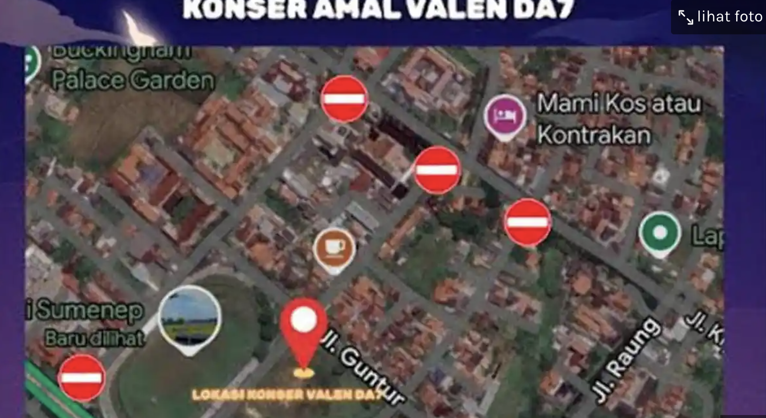 Polres Sumenep menerapkan rekayasa lalu lintas di sekitar GOR A Yani Sumenep seiring gelaran konser amal Valen Akbar dan Mila Nurwati, kontestan Dangdut Academy (DA) 7 pada Jumat (2/1/2026) malam.