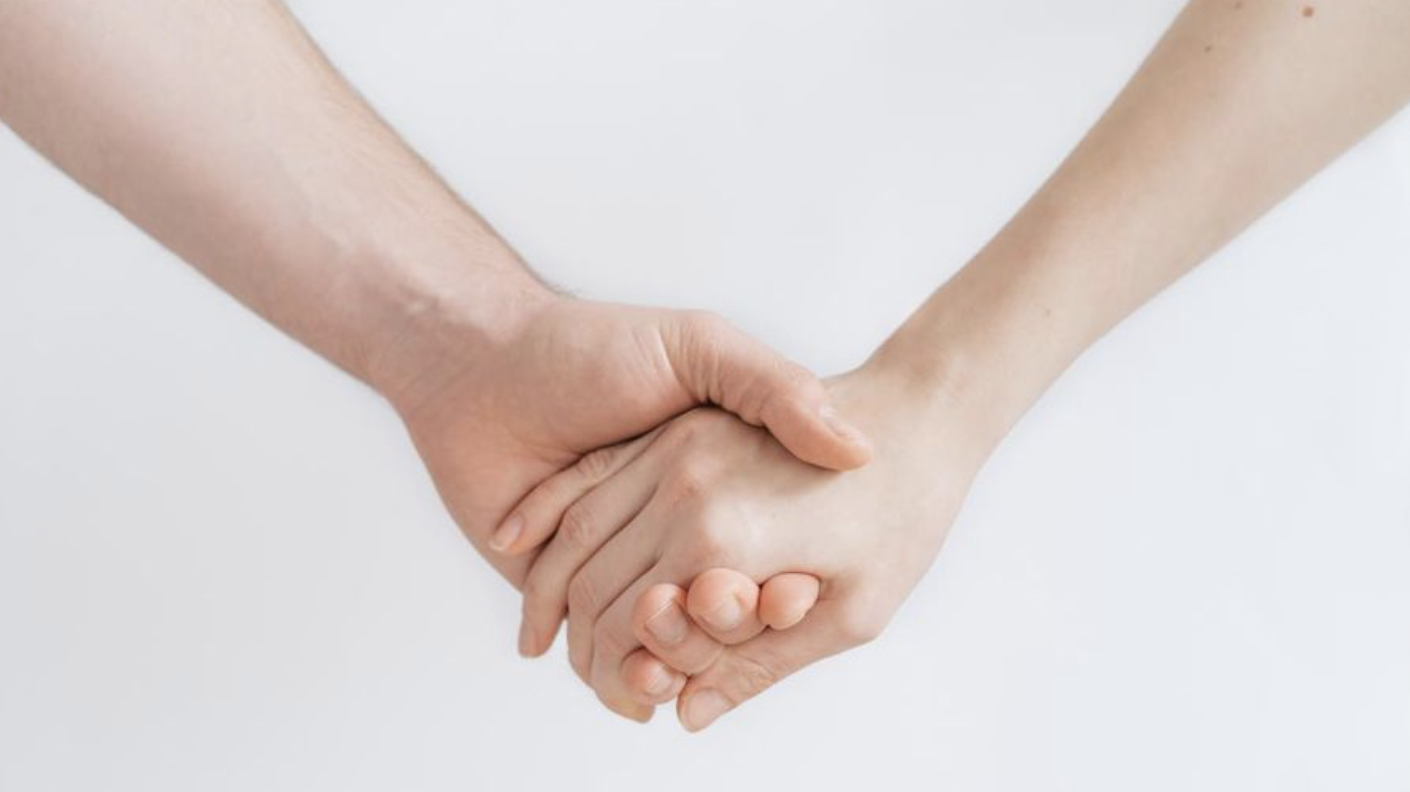Foto: Ilustrasi pacaran. (Roman Kraft via Unsplash)