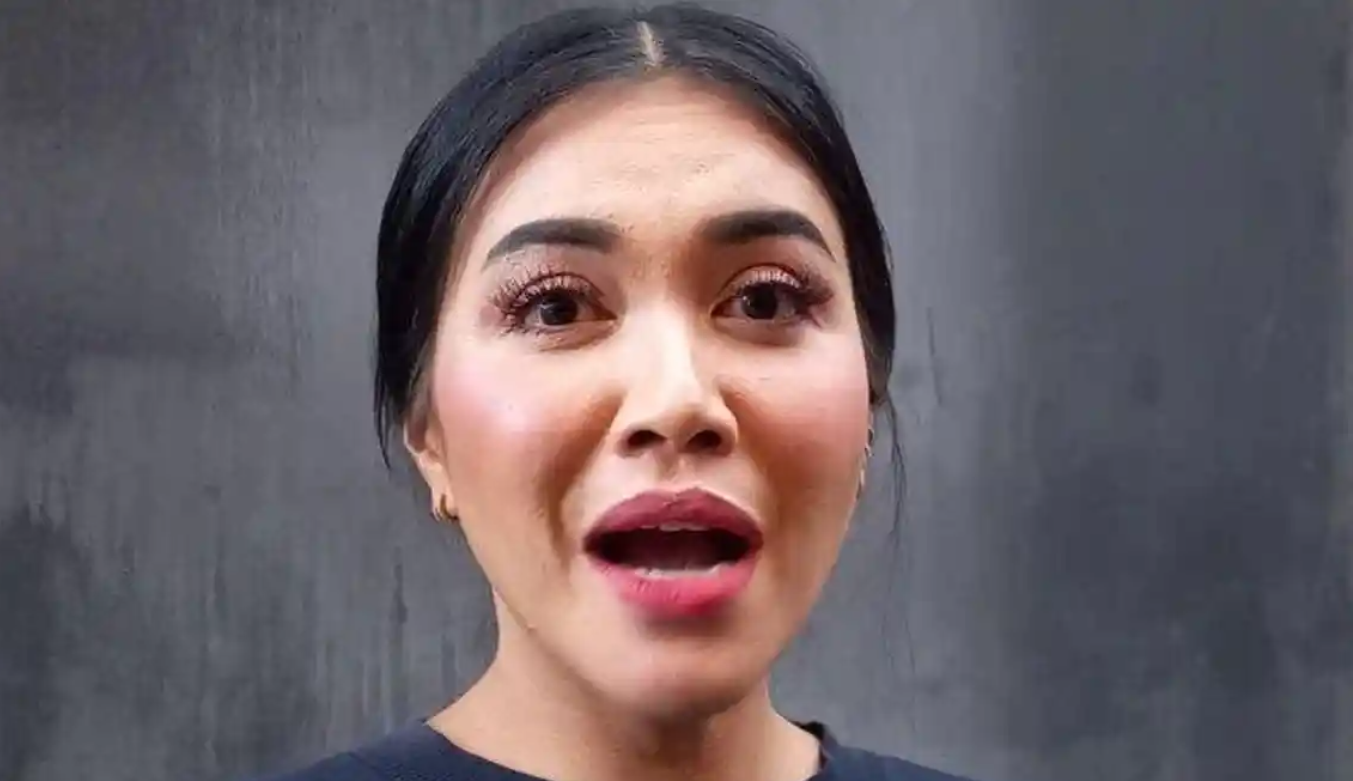 Penyanyi Denada setelah syuting di Studio PO TransTV, Mampang Prapatan, Jakarta Selatan, Kamis (6/10/2022).