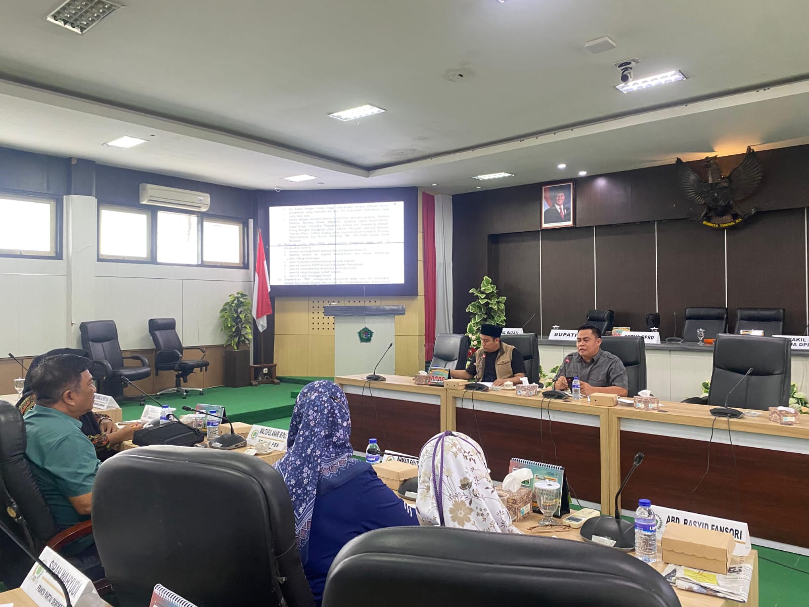DIBAHAS: Anggota Komisi IV DPRD Pamekasan Maltuful Anam dan Abd. Rasyid Fansori menggelar rakor bersama OPD di ruang sidang paripurna, Jumat (9/1).&nbsp;