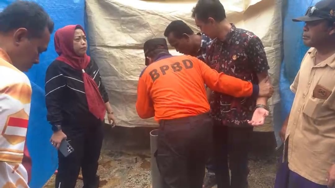 KEKAYAAN ALAM: BPBD Bangkalan meninjau langsung sumur bor di Desa Panyaksagan, Kecamatan Klampis, Jumat (9/1).&nbsp;
