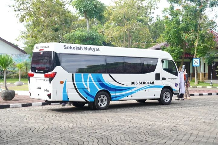 Bus Sekolah Gratis yang disiapkan oleh Pemerintah Kabupaten Bangkalan.