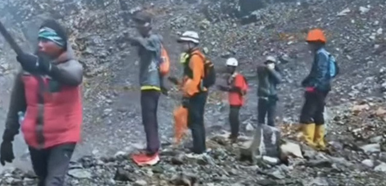 Proses pencarian Syafiq Ali, pendaki yang hilang lebih dari 16 hari di Gunung Slamet. (Liputan6.com/ Dok Cahpemalang244)