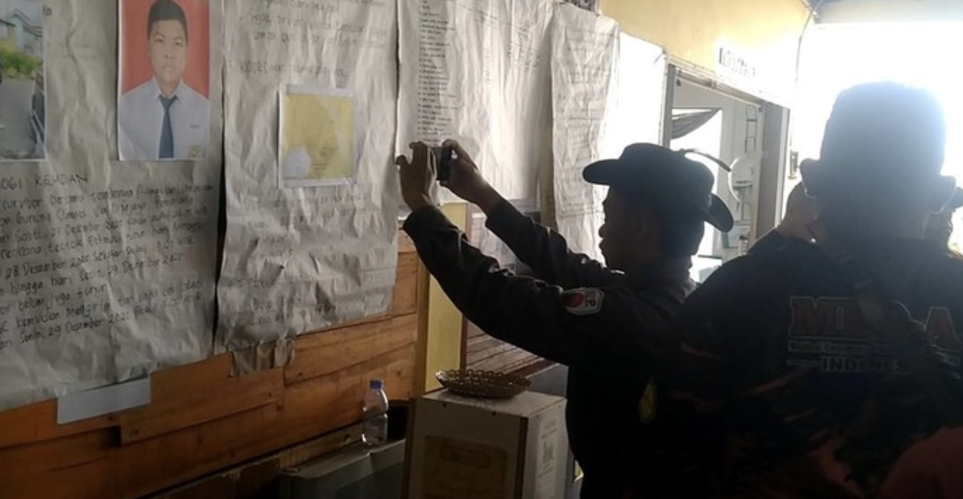 Tim SAR gabungan melanjutkan pencarian terhadap pendaki bernama Syafiq Ridhan Ali Razan (18) yang hilang di Gunung Slamet, Pemalang, Senin (5/1/2026). (Robby Bernardi/detikJateng)