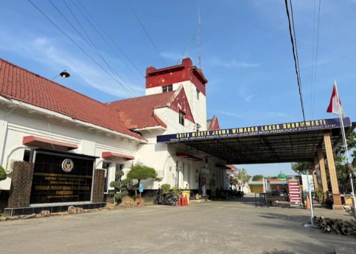 Petugas Lapas Pamekasan selundupkan obat terlarang.