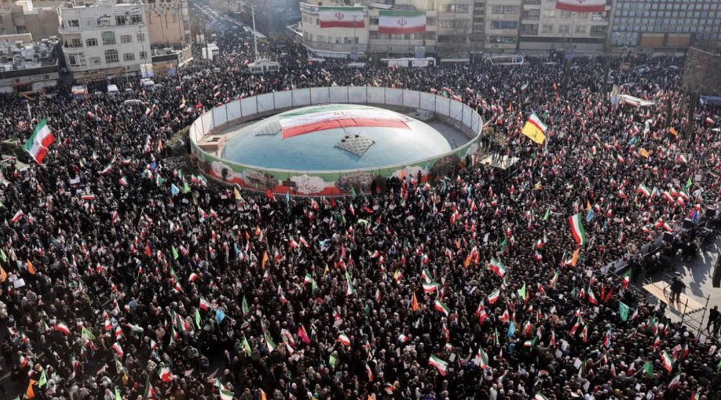 Foto: Warga Iran menghadiri unjuk rasa pro-pemerintah di Taheran, Iran, Senin (12/1/2026). (Stringer/WANA via REUTERS)
