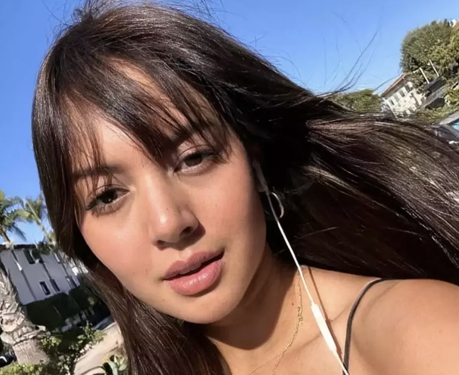 Kisah pengalaman Aurelie Moeremans menjadi korban child grooming viral dan jadi pembicaraan masyarakat. (Instagram.com/@aurelie)