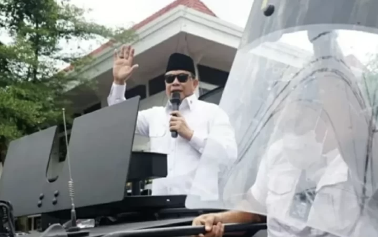Bupati Pati Sudewo saat memberikan pernyataan di depan Pendopo Kabupaten Pati, Kamis, 13 Agustus 2025. Sudewo ditangkap KPK dalam OTT, Senin (19/1/2026). Foto: IG Pati