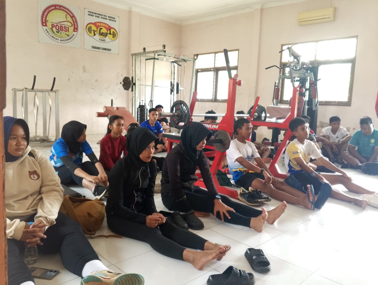 FOKUS: Sejumlah atlet atletik sedang adu skill di Stadion A .Yani Desa Pabian, Kecamatan Kota Sumenep, Minggu (18/1).&nbsp;
