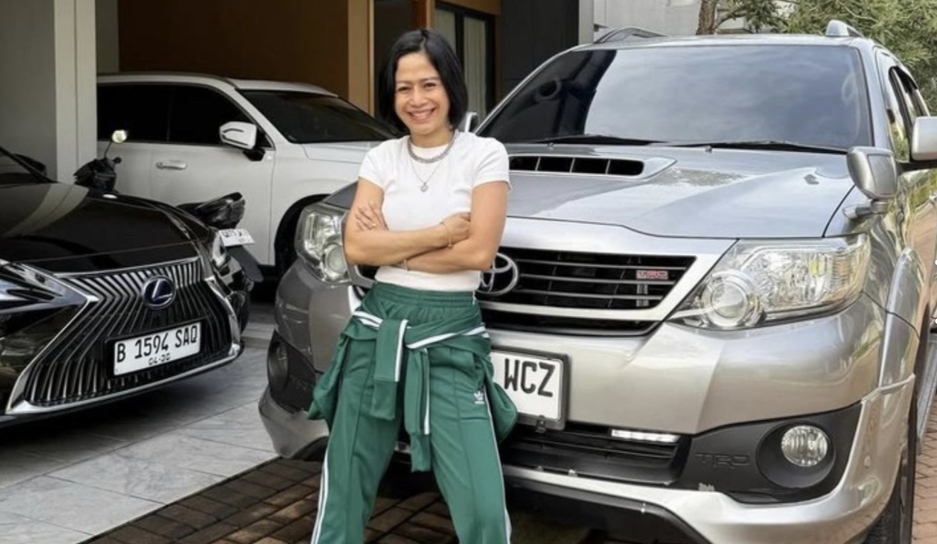 Farida Nurhan mulai aktif di YouTube pada 2017. Ia dikenal karena konten review makanan dan punya jargon awur-awur emplok. (Foto: dok Instagram farida.nurhan)