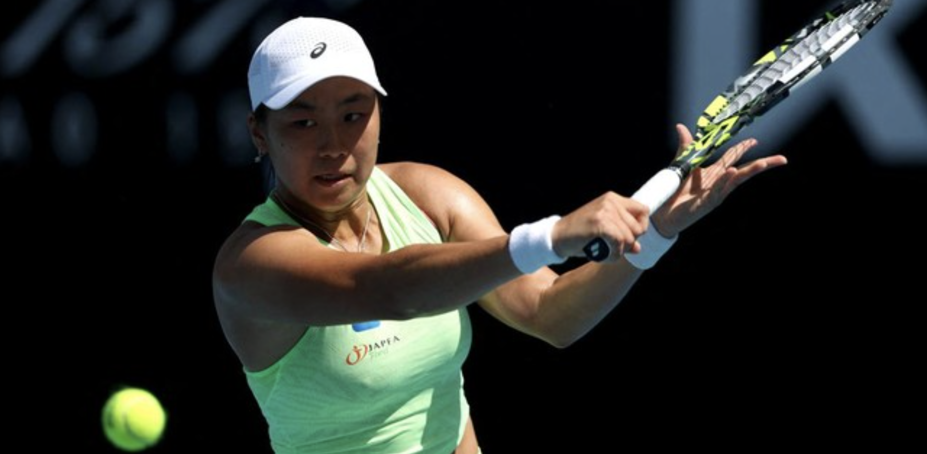 Petenis Indonesia Janice Tjen Ciptakan Kejutan di Babak Pertama Australian Open 2026.
