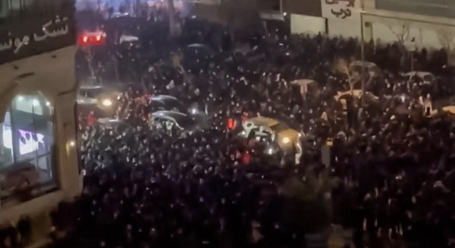 Iran akhirnya mengeluarkan data resmi korban tewas selama rangkaian demonstrasi berdarah yang berlangsung sejak 28 Desember 2025 lalu hingga hari ini. (Foto: via REUTERS/Social Media)