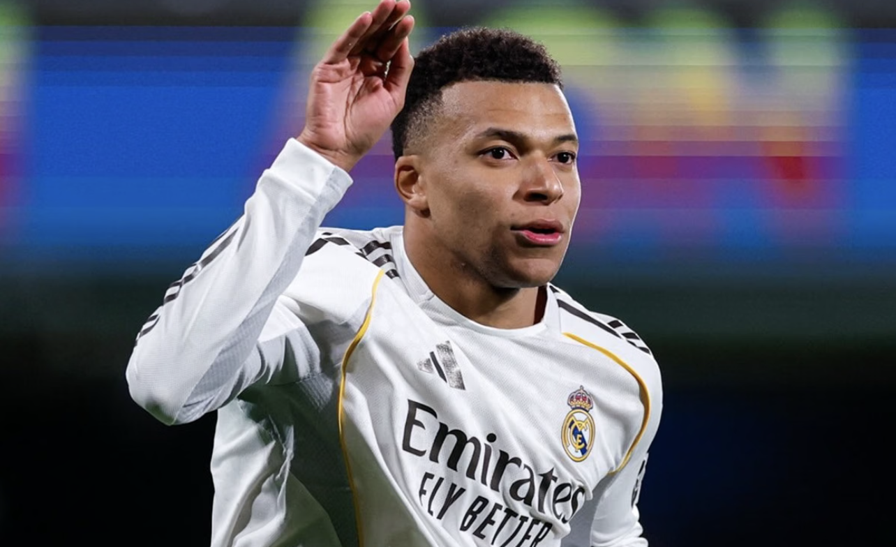 Real Madrid sukses merebut posisi puncak klasemen La Liga usai mengalahkan Villarreal 2-0. Kylian Mbappe borong dua gol, sementara debut Arbeloa mulai membuahkan hasil.(Real Madrid)