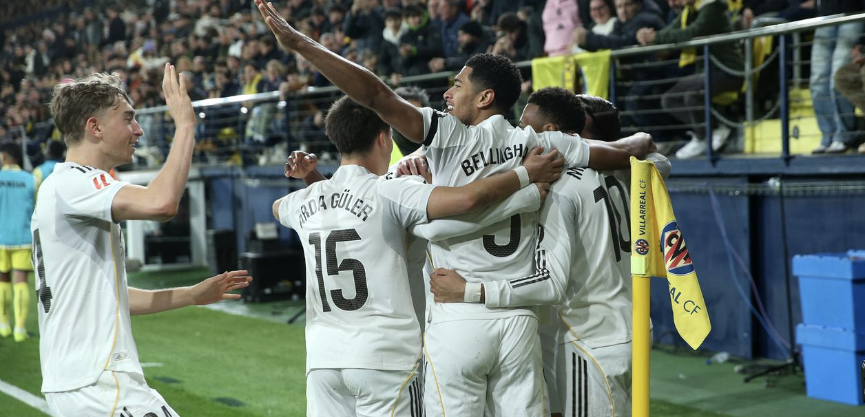 Skuad Real Madrid merayakan gol Kylian Mbappe ke gawang Villarreal di jornada 21 Liga Spanyol 2025/2026 di La Ceramica, Minggu (25/01/2026) dini hari WIB. (AP Photo/Alberto Saiz)