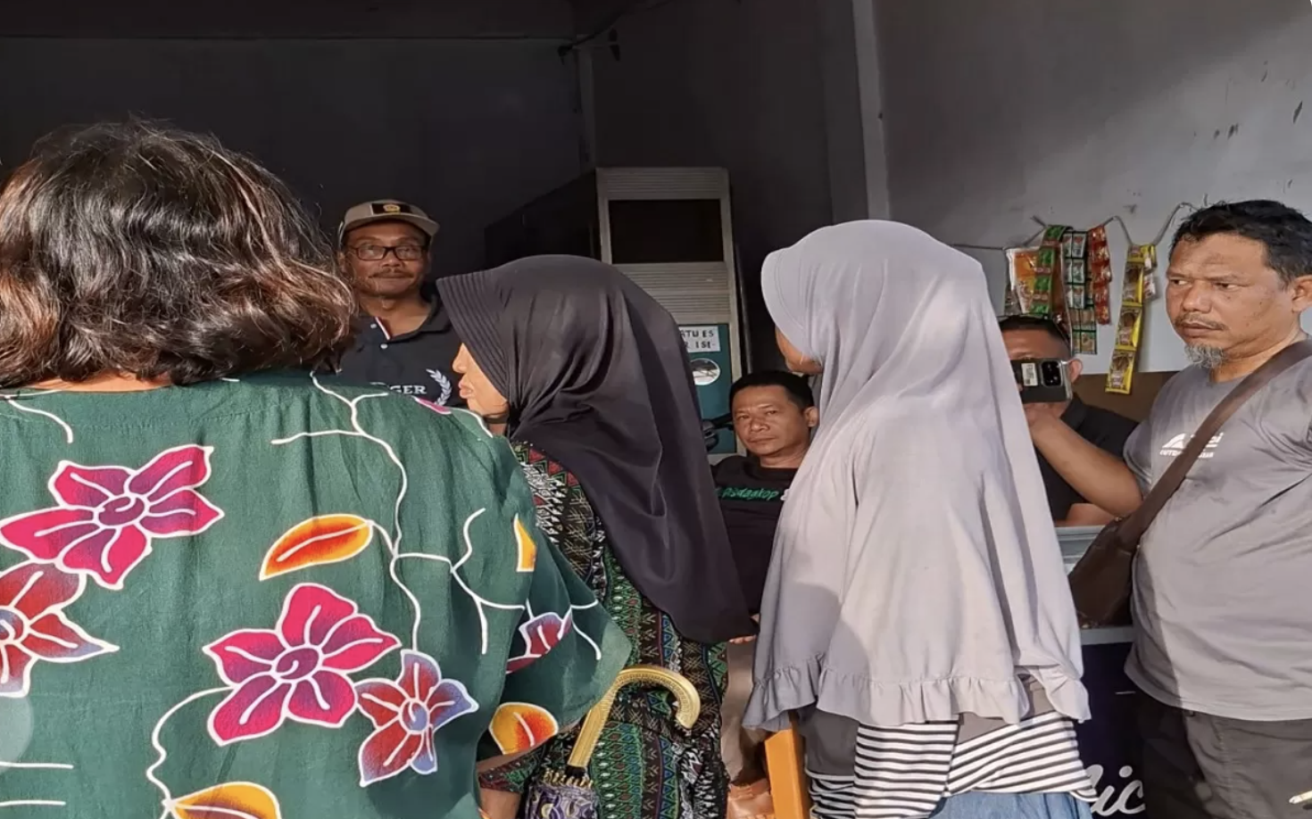Emak-emak gruduk pangkalan gas (Kabar Jambi Kito )