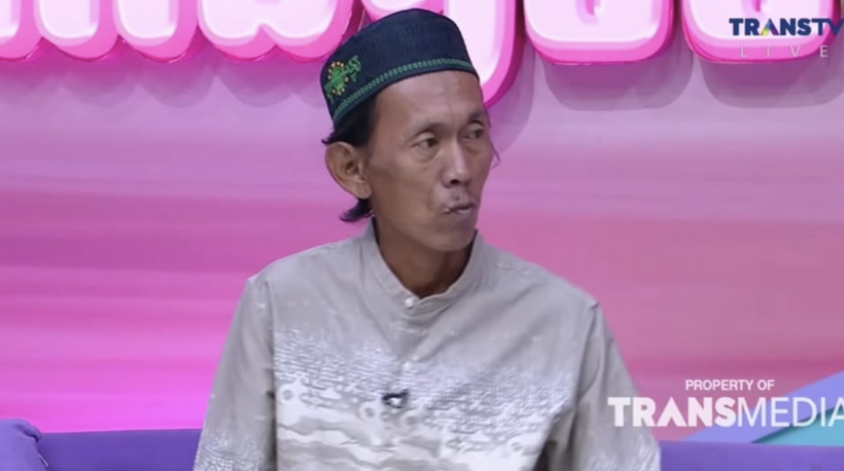 Tukang es yang dianiaya oknum aparat ngelunjak minta mobil dikasih motor. (YouTube)