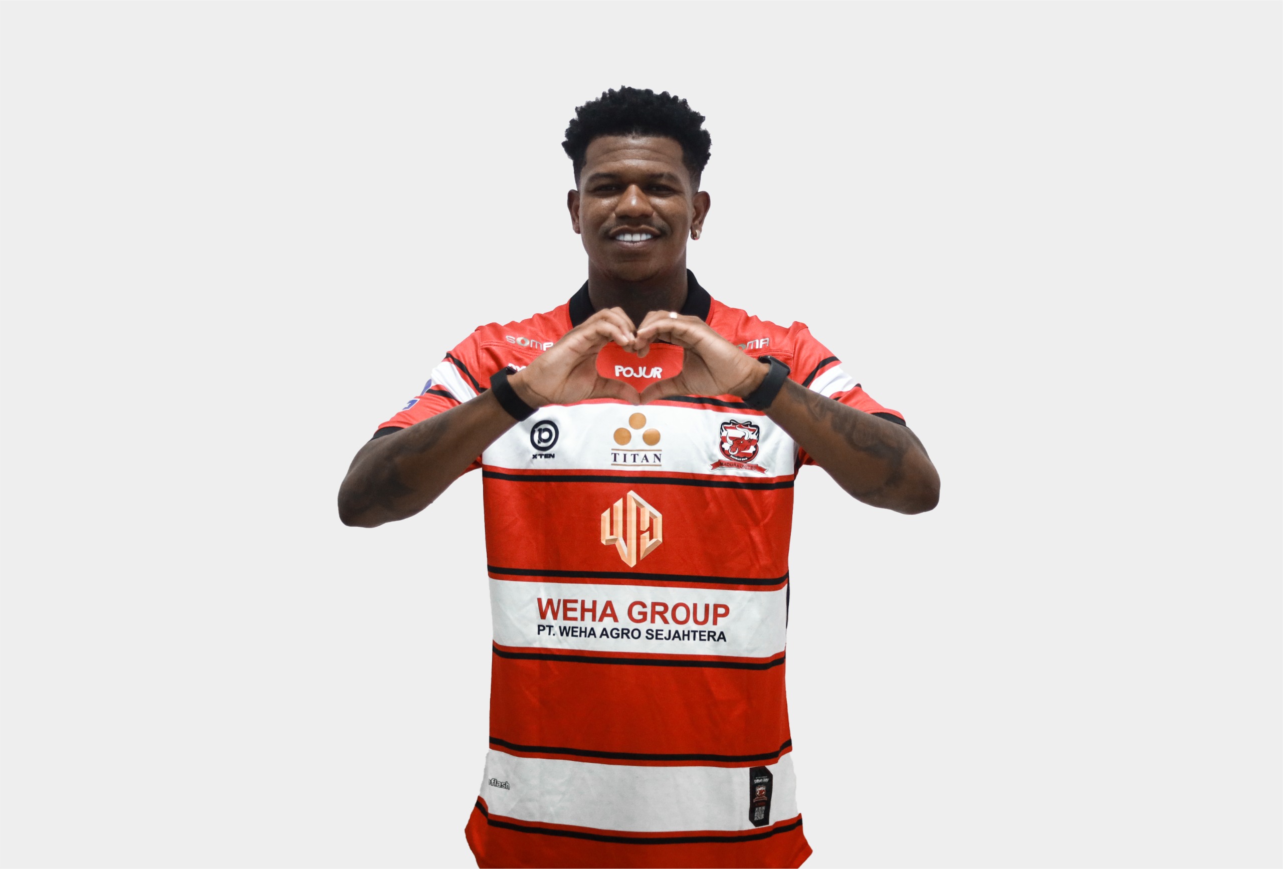 TAMBAH KEKUATAN: Playmaker asal Brasil Emerson Souza resmi mengenakan seragam Madura United pada Rabu (4/2). &nbsp;