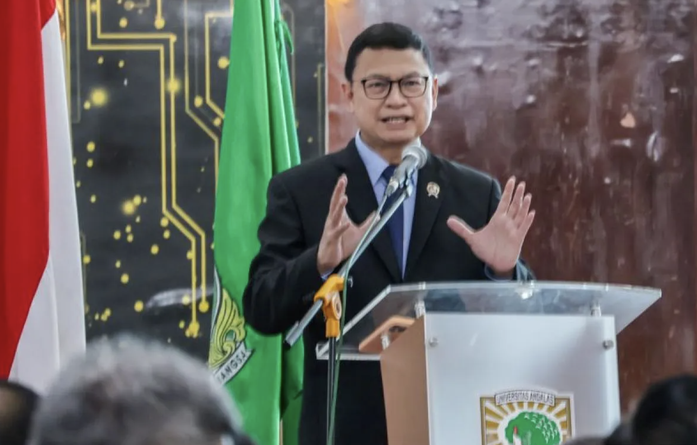 Kepala Badan Pengawas Obat dan Makanan (BPOM) RI Taruna Ikrar memberikan kuliah umum kepada mahasiswa Universitas Andalas, Kota Padang, Jumat (6/2/2026). ANTARA/Muhammad Zulfikar