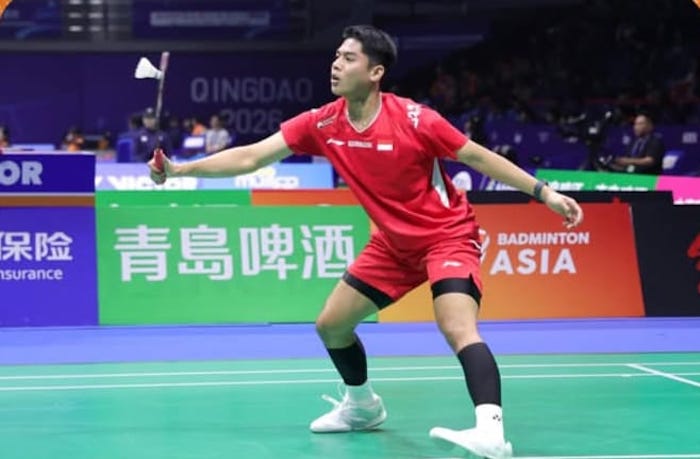 KALAH: Moh. Zaki Ubaidillah saat bertanding melawan atlet Malaysia di Tiongkok, Kamis (5/2).&nbsp;