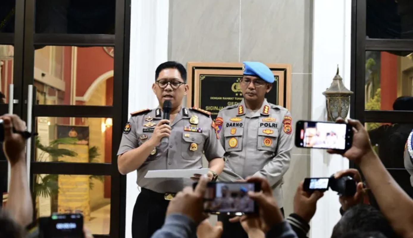 Dua oknum anggota Polri mengikuti sidang kode etik di Bidpropam Polda Jambi terkait kasus asusila yang berujung pemecatan tidak hormat.