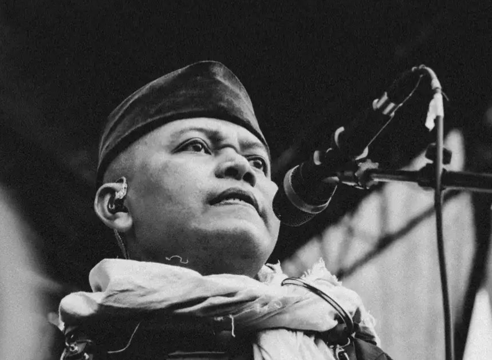 Romi Jahat saat tampil di atas panggung dalam sebuah pertunjukan musik (Foto: instagram/rtjofficial)