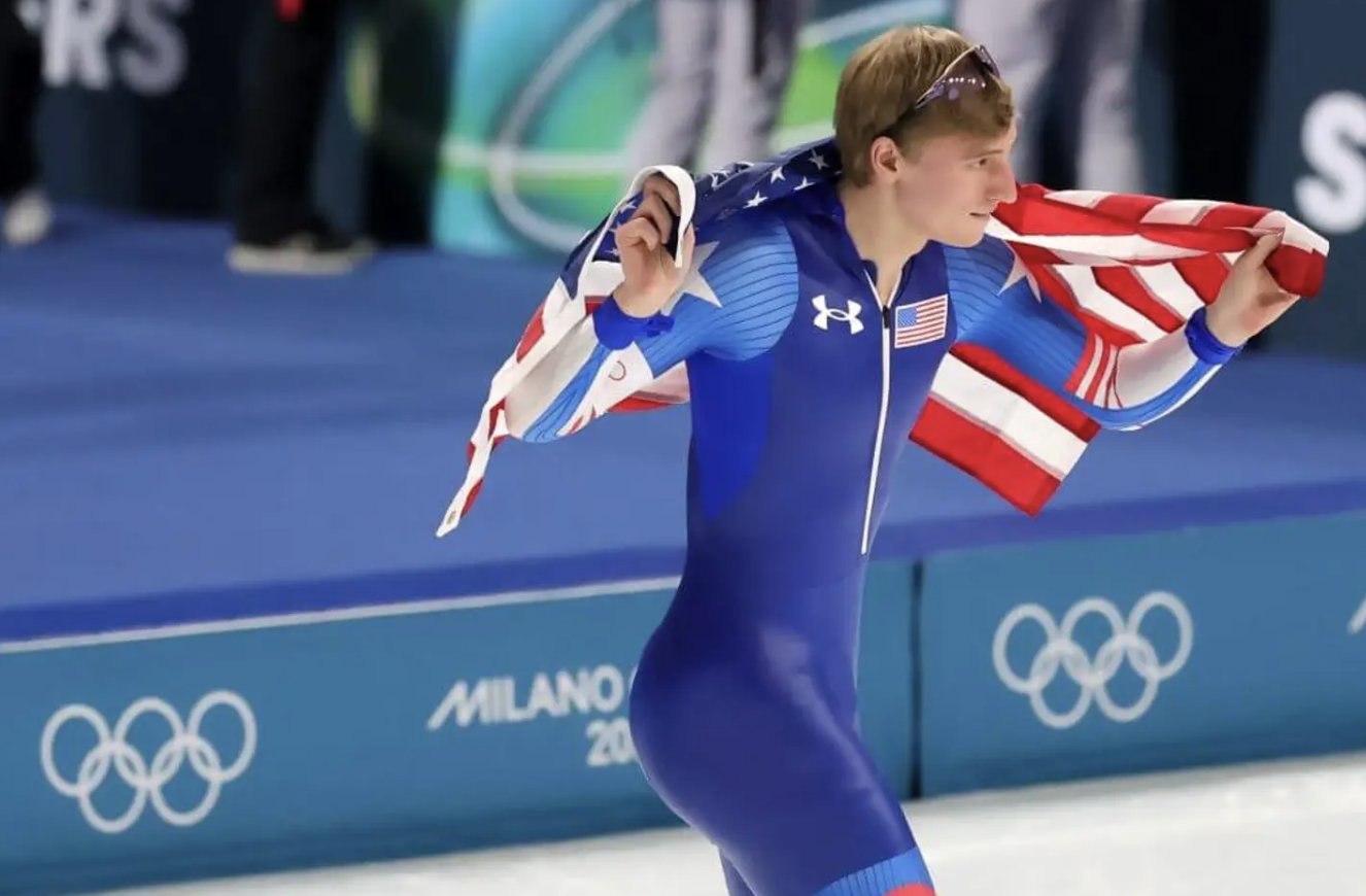Meski dijagokan sebagai favorit kuat, Jordan Stolz harus mengerahkan upaya luar biasa untuk meraih medali emas. (Vittorio Zunino Celotto / Getty Images)