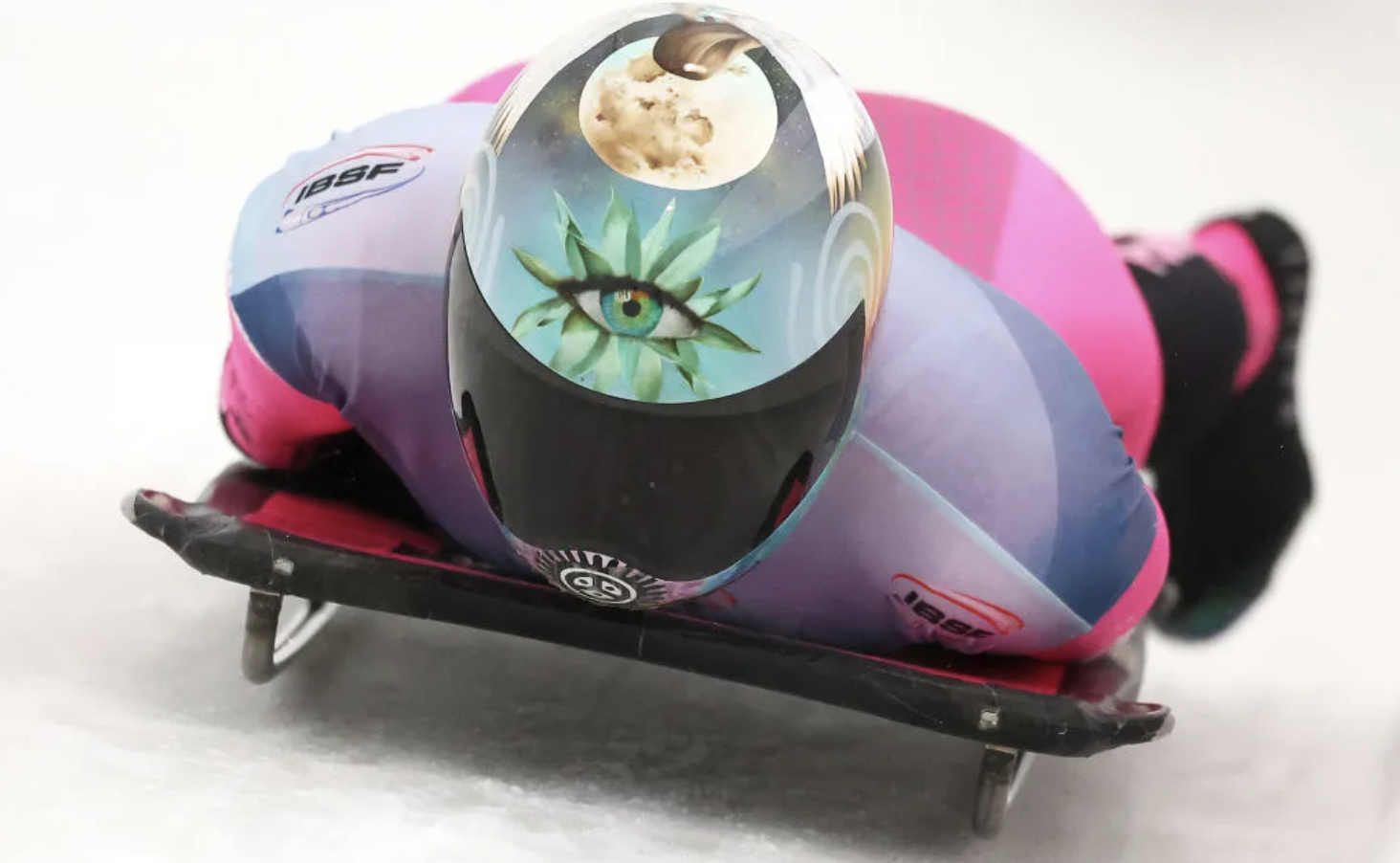 Kellie Delka dari Puerto Rico berlaga pada heat ketiga lomba skeleton putri hari kedua Kejuaraan Dunia IBSF 2025 di Mt Van Hoevenberg, Lake Placid, New York, pada 7 Maret 2025. (Foto: Al Bello/Getty