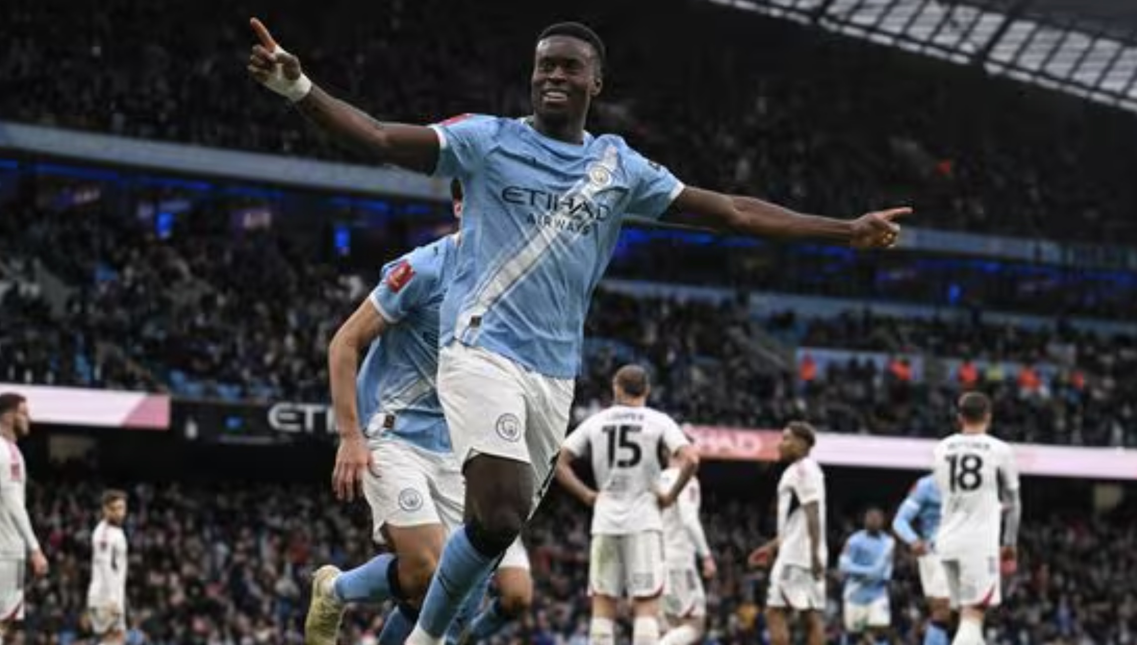 Marc Guehi (kiri) merayakan gol dengan Nico O