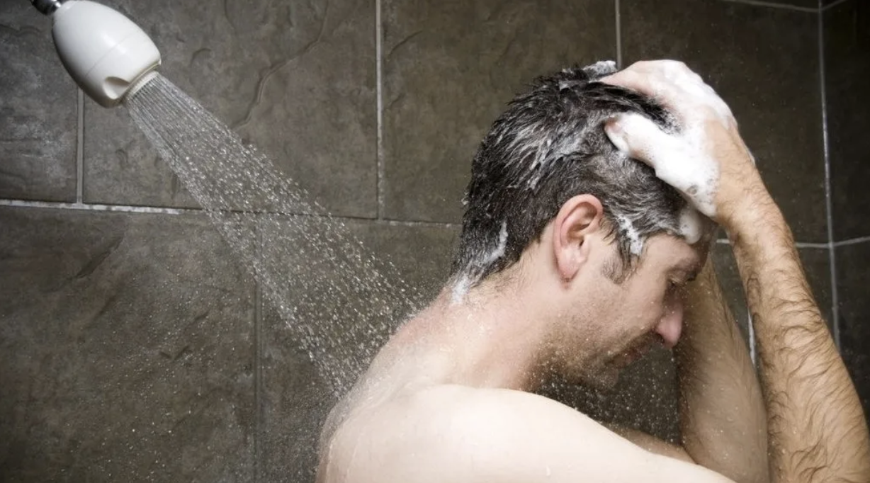 Ilustrasi pria mandi. FOTO/iStockphoto