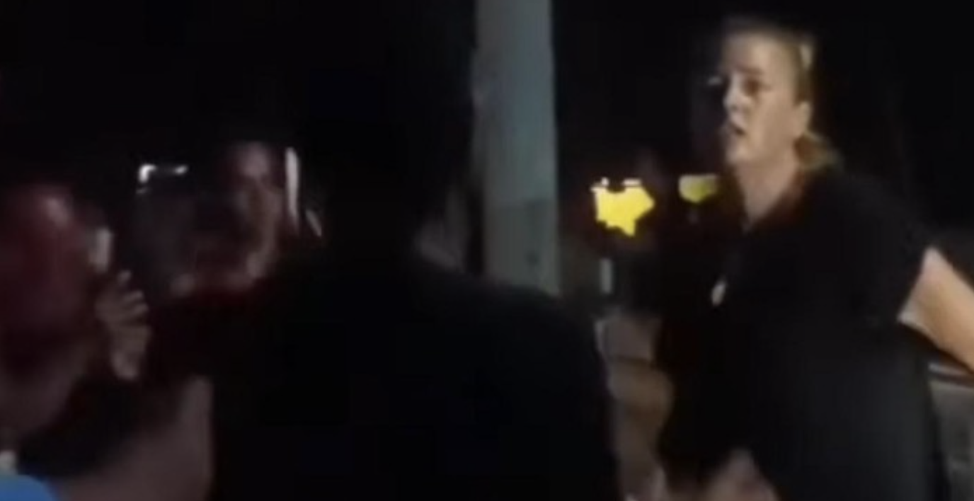 Tangkapan layar video viral seorang bule wanita ngamuk saat warga menggelar tadarusan di Gili Trawangan, NTB, Rabu (18/2/2026). (dok. Istimewa)