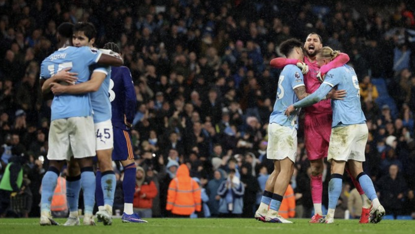 Para pemain Manchester City merayakan kemenangan atas Newcastle United. Foto: REUTERS/Scott Heppell