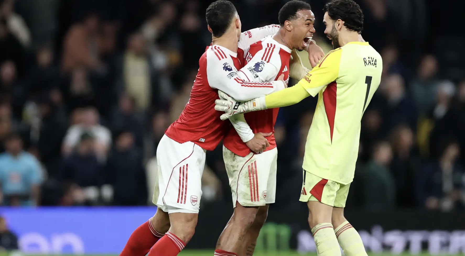 Arsenal Hajar Spurs 4-1, Gabriel Magalh&atilde;es Sindir Lewat Media Sosial. (Getty Images Sport)