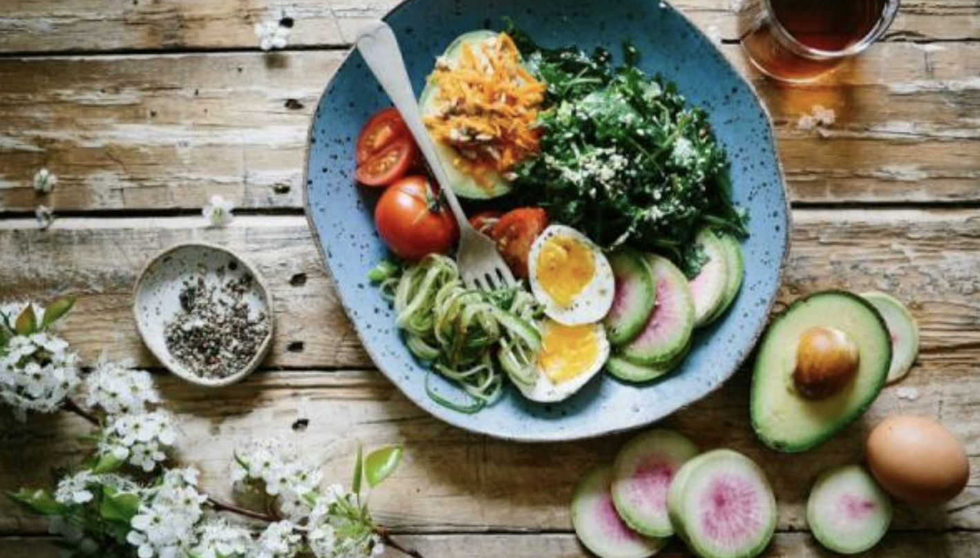 Ilustrasi - mencicipi masakan saat berpuasa tidak membatalkan selama tidak masuk ke tenggorokan dan dilakukan karena kebutuhan (Foto: Brooke Lark/Unsplash)