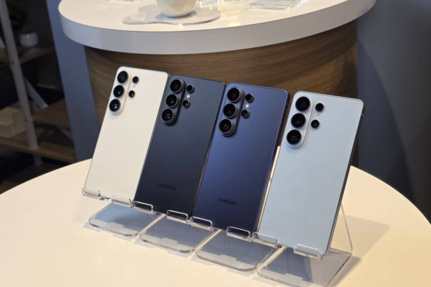 Samsung Galaxy S26 Ultra resmi meluncur di Galaxy Unpacked yang digelar di Palace of Fine Arts, San Francisco, Amerika Serikat pada Rabu (25/2/2026)(Kompas.com/Lely Maulida)