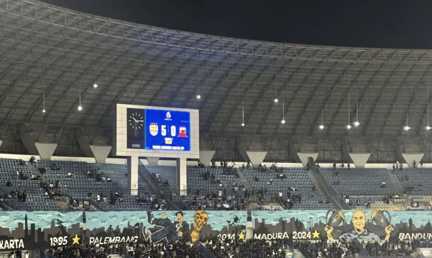 Situasi usai pertandingan Persib Bandung melawan Madura United pada laga pekan ke-23 BRI Super League di Stadion Gelora Bandung Lautan Api (GBLA), Kota Bandung, Jawa Barat, Kamis (26/2/2026). (ANTARA)