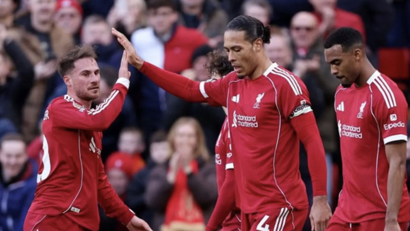 Pemain Liverpool merayakan gol saat mengalahkan West Ham United 5-2 dalam lanjutan Liga Inggris di Anfield. (REUTERS/David Klein)