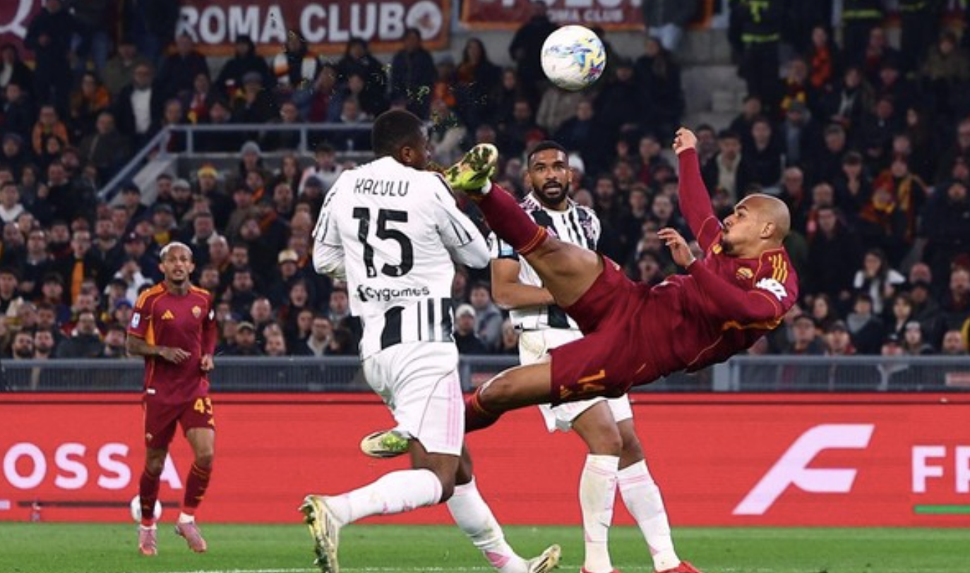 AS Roma bermain imbang 3-3 melawan Juventus di Liga Italia. (REUTERS/Guglielmo Mangiapane)