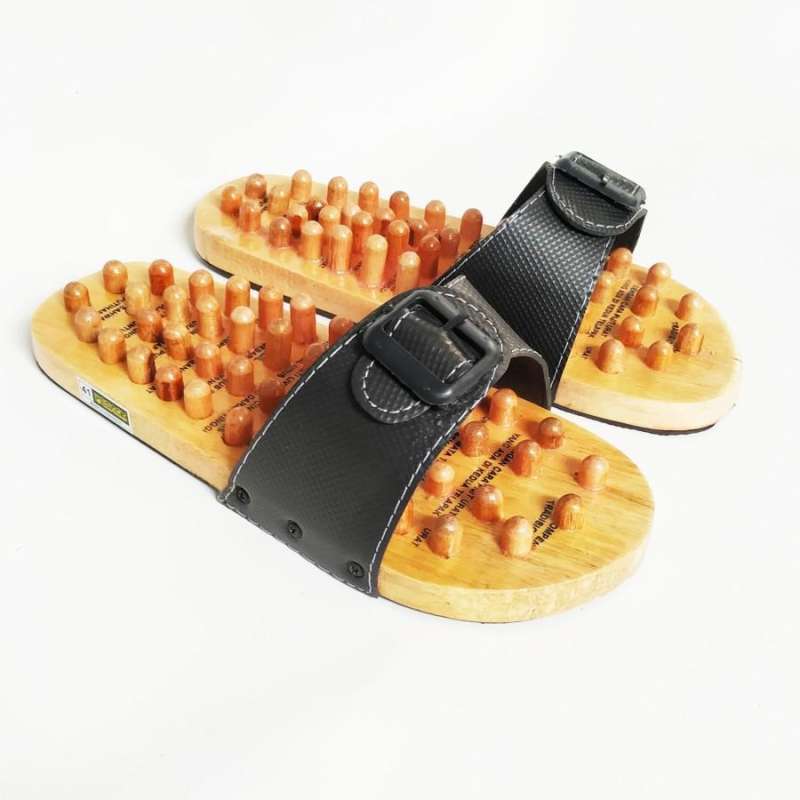 Sandal akupunktur. Sumber foto: Blibli