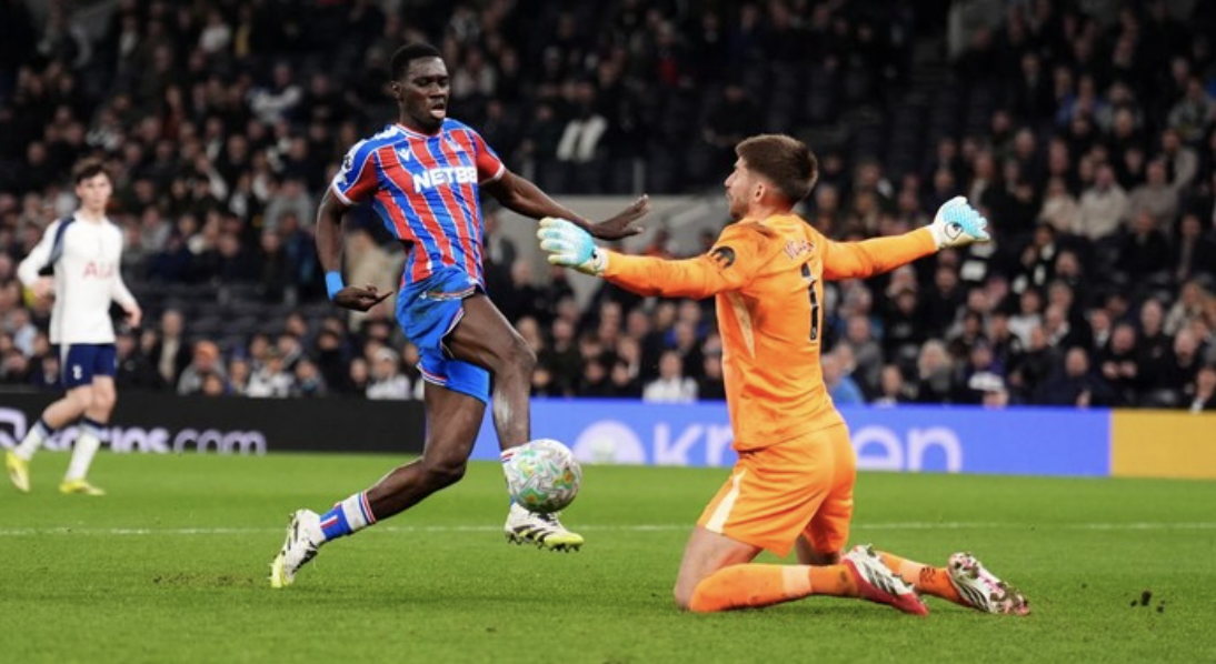 Momen gol kedua Ismaila Sarr. (Foto: PA Images via Getty Images/John Walton - PA Images)
