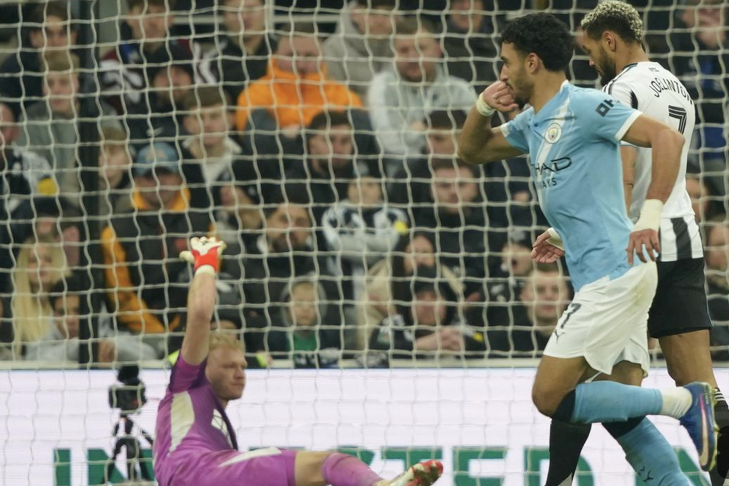 Selebrasi Omar Marmoush di laga Newcastle vs Manchester City di ronde kelima FA Cup di St James' Park, Minggu (08/03/2026) dini hari WIB. (AP Photo/lan Hodgson)